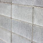 対応はお早めに！コンクリートブロックとコンクリート平板の清掃と汚れ防止方法